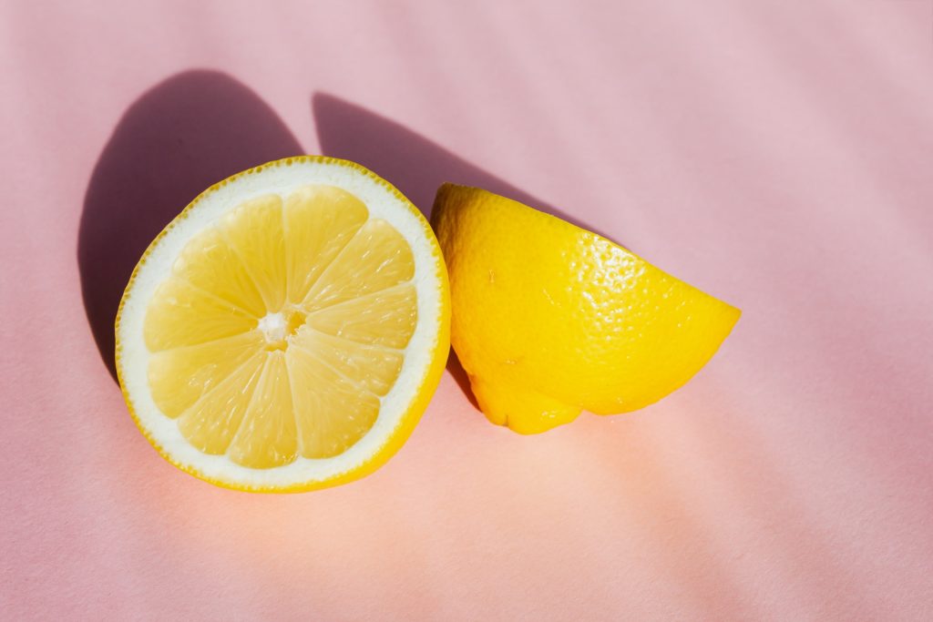 Cut lemon. Photo by Karolina Grabowska from Pexels